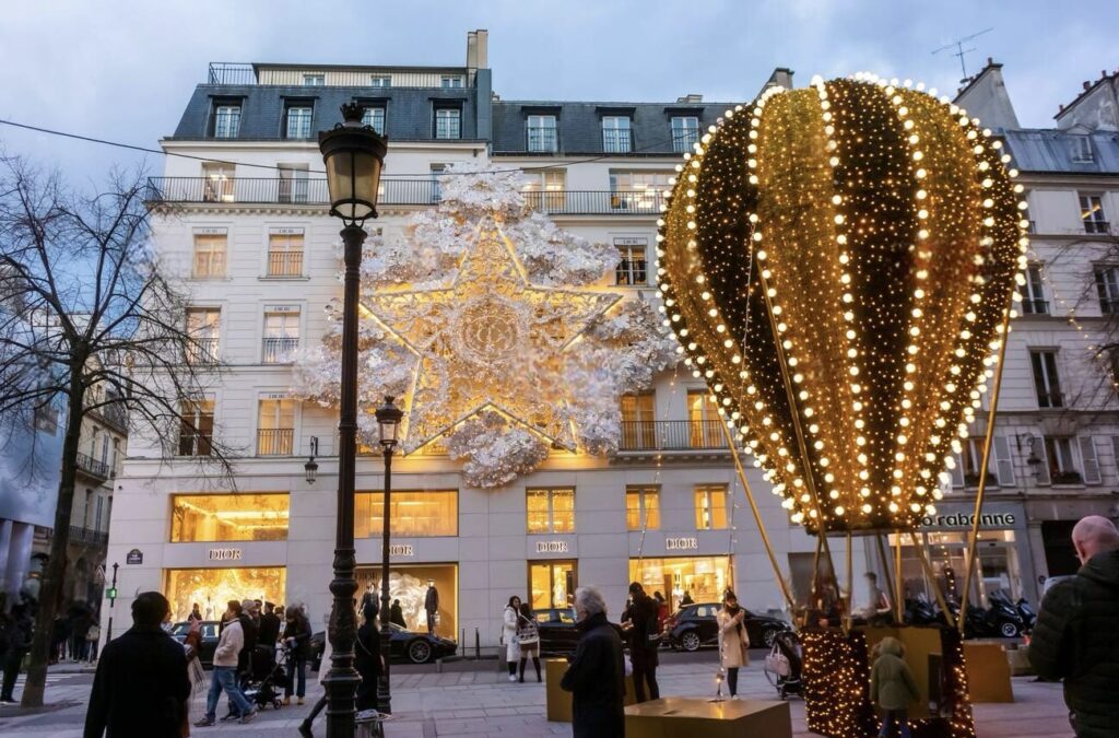 christmas decorations in paris