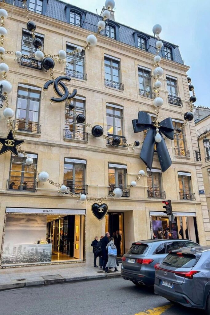 christmas decorations in paris