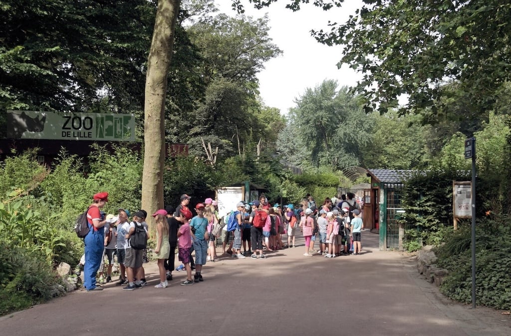 A group of children gathers outside the entrance to Zoo de Lille, a family-friendly attraction and one of the enjoyable things to do in Lille.