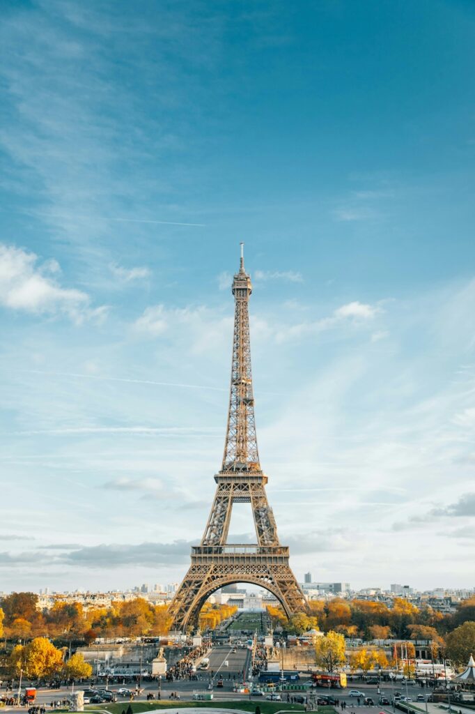 How to Navigate from Paris Beauvais Airport to Eiffel Tower