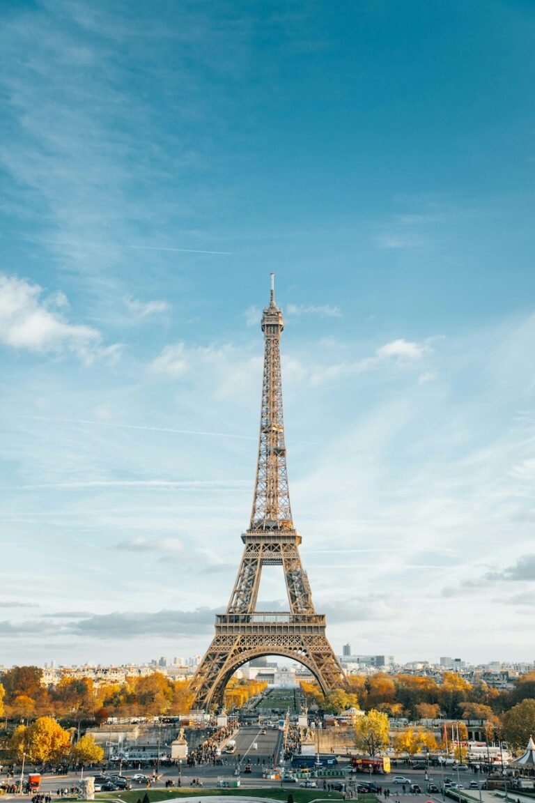 How to Navigate from Paris Beauvais Airport to Eiffel Tower
