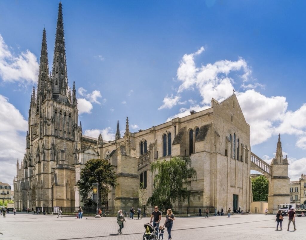 Bordeaux Travel Guide