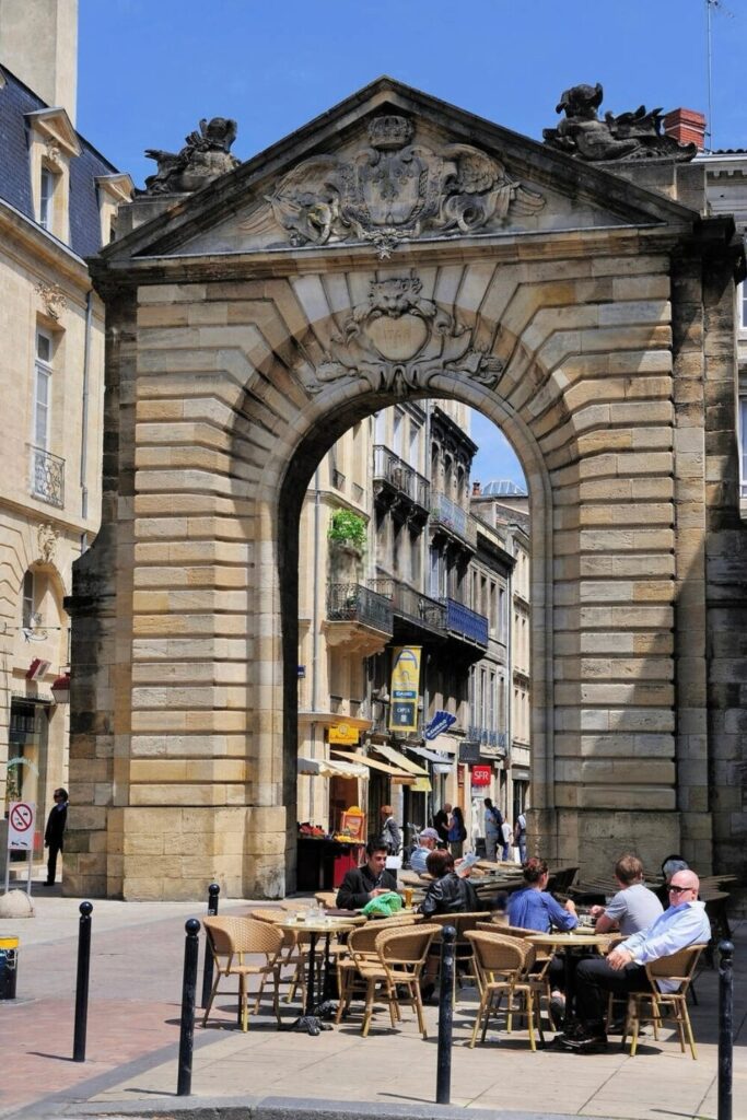 Bordeaux Travel Guide: The Ultimate Visitors Guide to Bordeaux