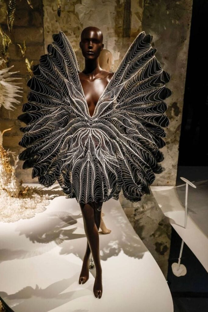 A striking mannequin showcases a dramatic black and white avant-garde dress in one of the best fashion museums in Paris.