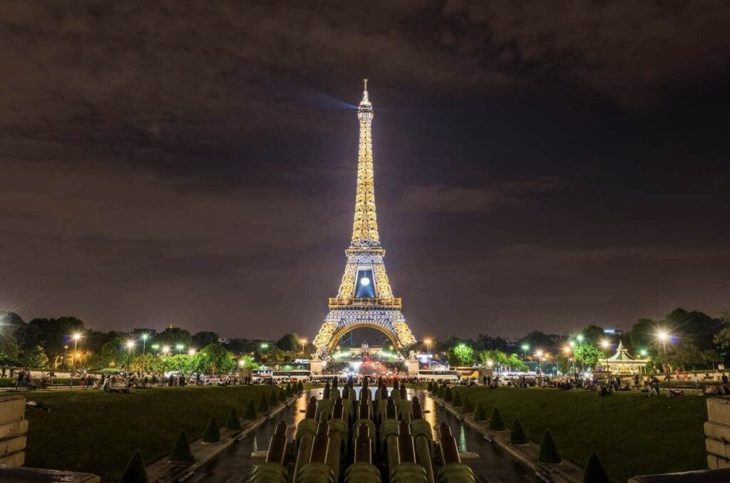 things to do in paris at night
