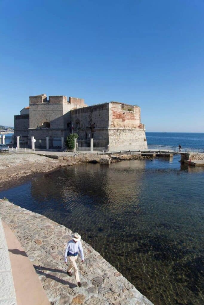 Visiting the historic Fort Balaguier, with its seaside views and rich maritime history, is one of the fascinating things to do in Toulon.